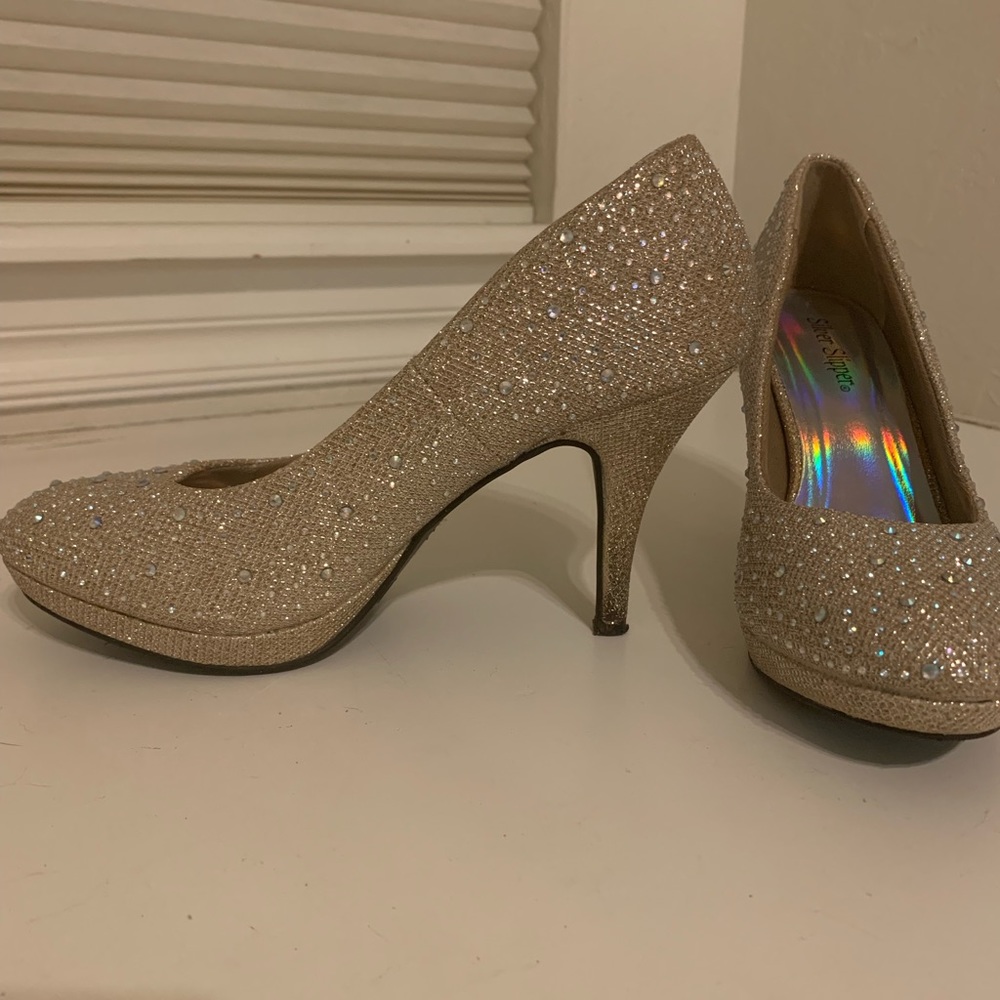 Pumps - Picture 2 of 6
